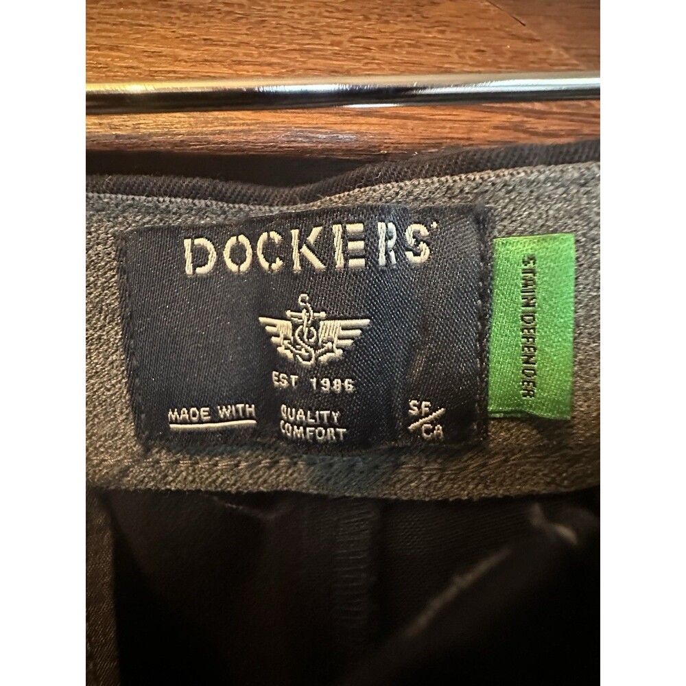 NWT Dockers Men's 32x30 Stain Defender Khaki Pants Flat Front Classic Fit Black - Picture 3 of 7